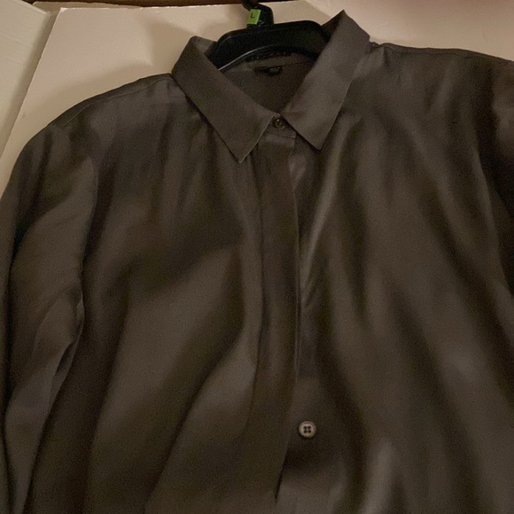 Theory 100 percent Oliver green silk blouse - Picture 3 of 13